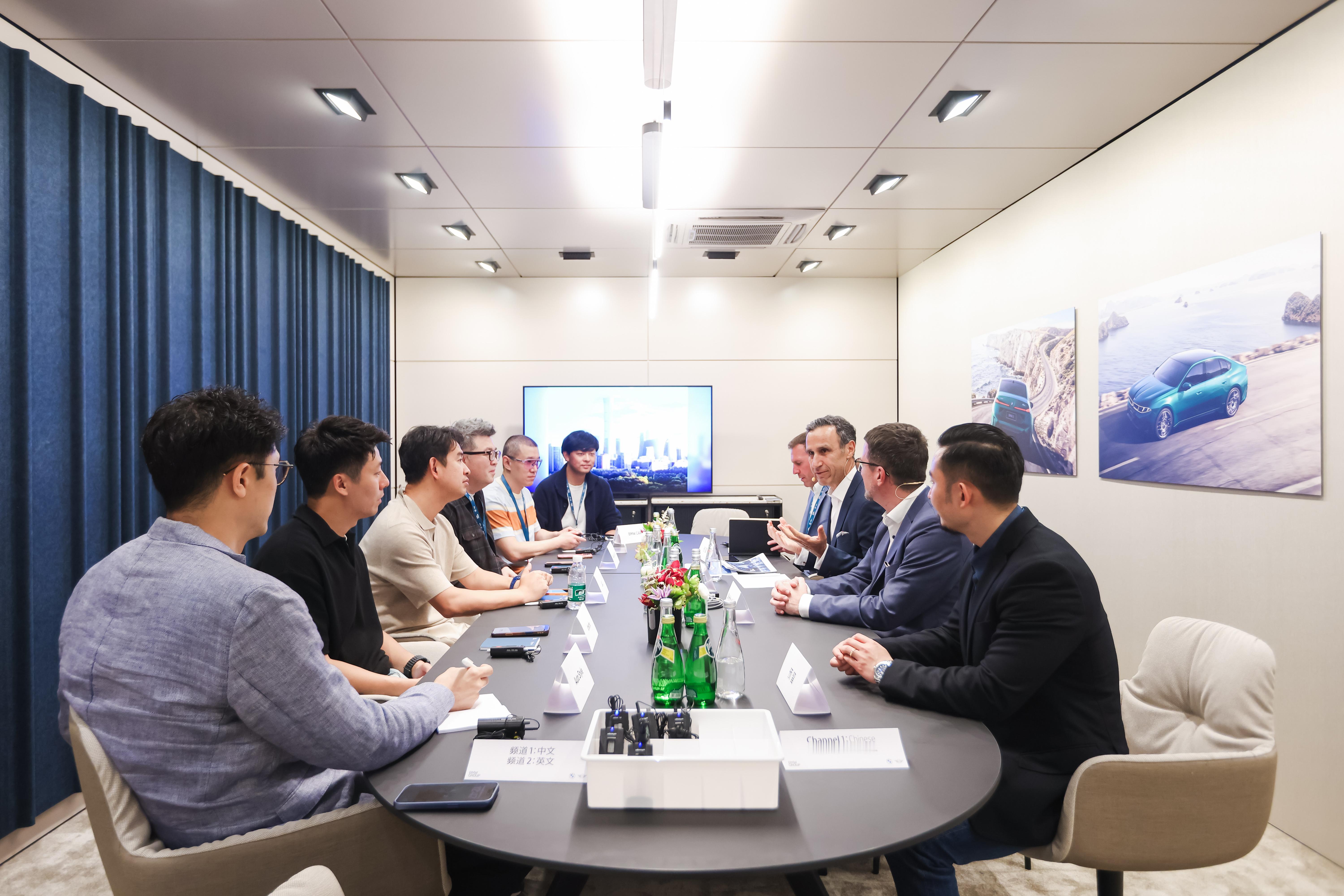 看 BMW 4 月份在慕尼黑 3 系 50 周年以及 Neue Klasse 内