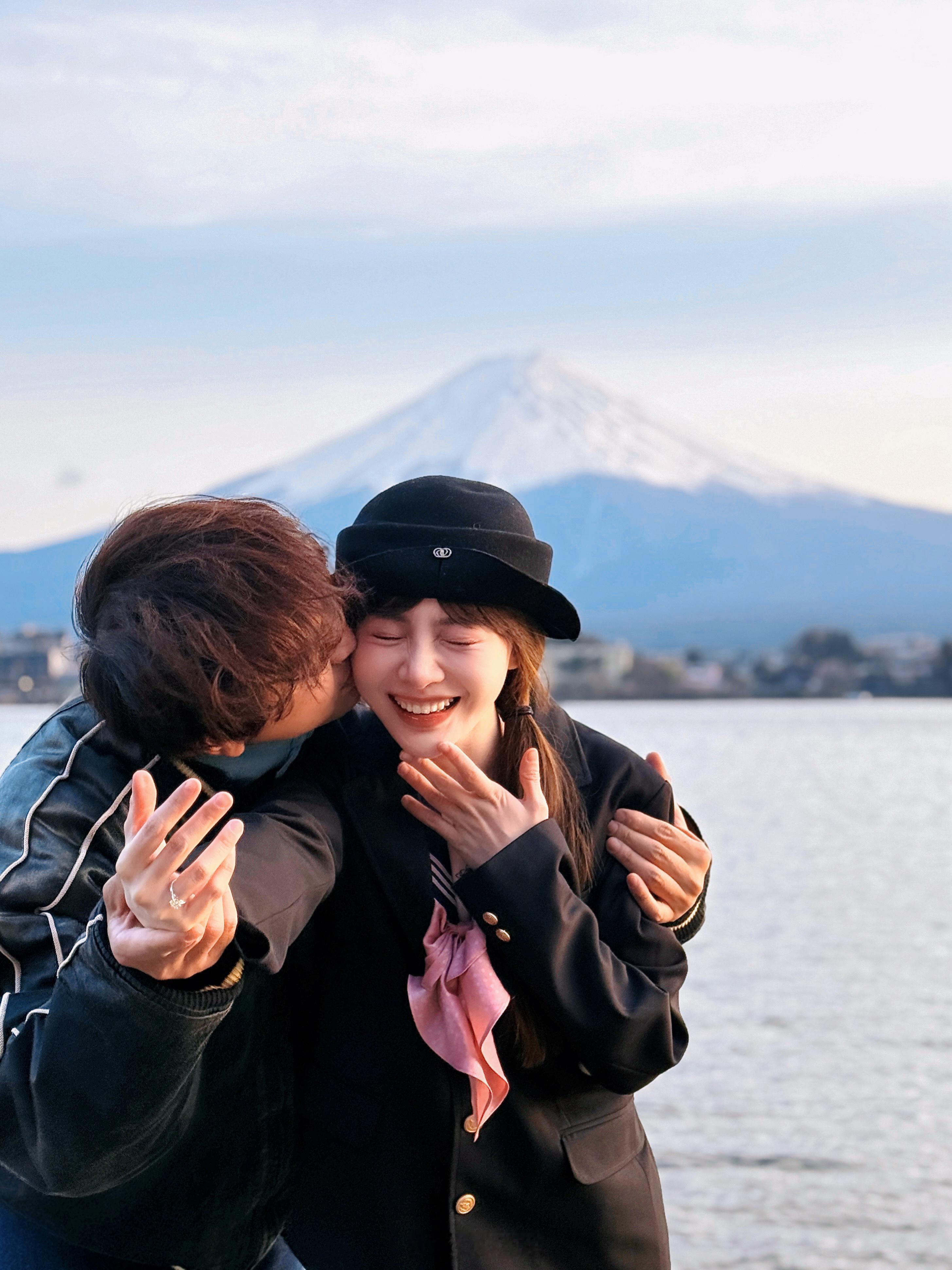 🏔️“我在富士山下被求婚啦。”💍（我还在懵圈中哈哈哈……真的有点没想到）他在
