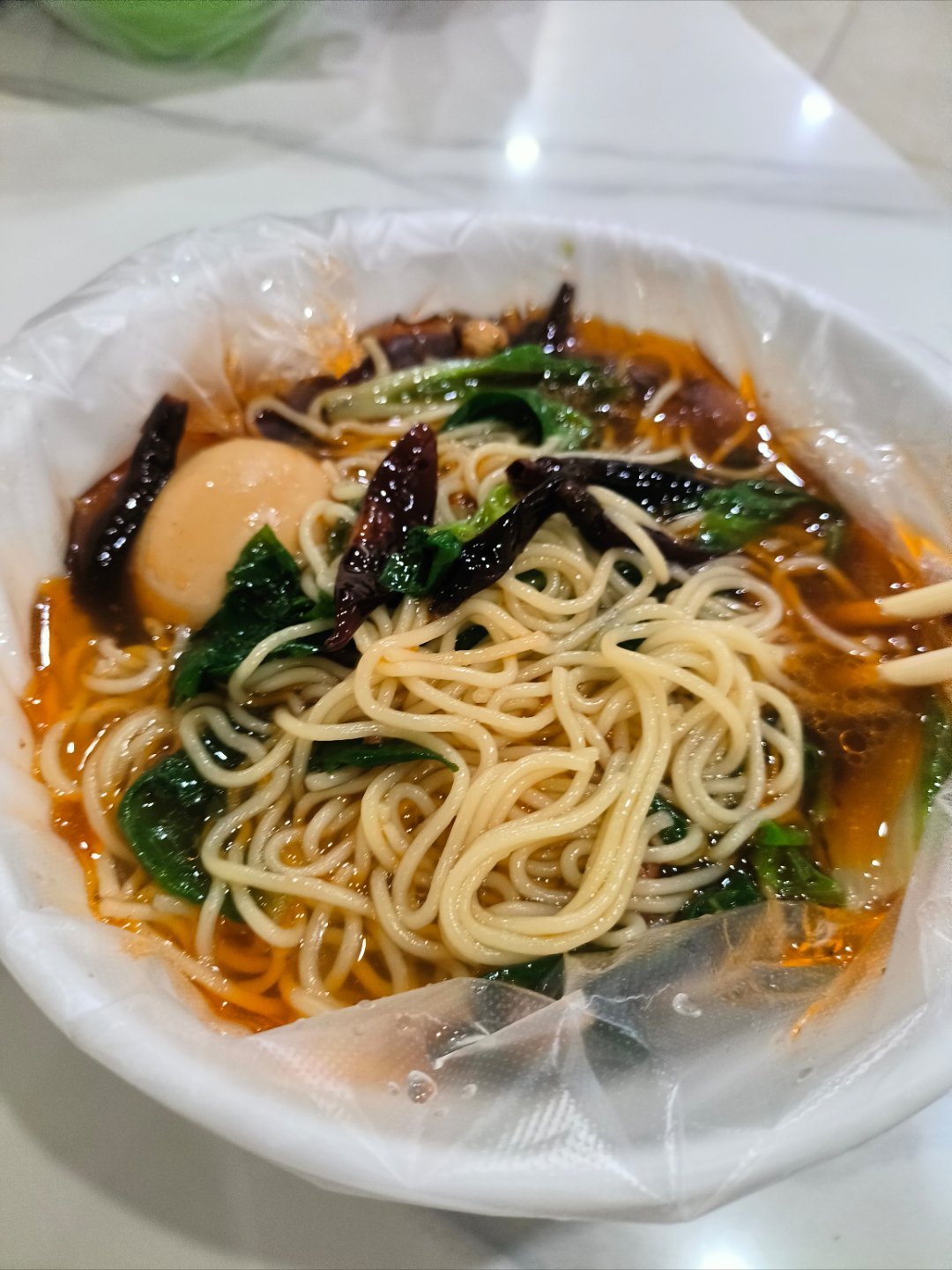 这个点才吃午饭，也是醉了。点了一碗自己爱吃拉面，加一个鸡蛋，就满足了我！ 