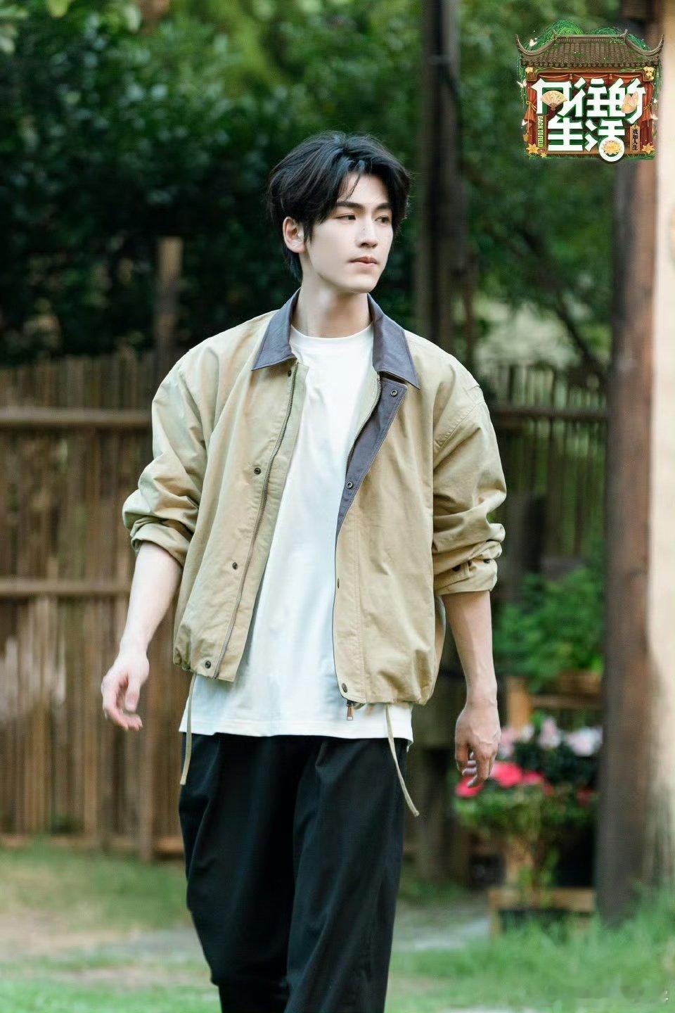 向往的生活名场面解锁！张凌赫对着彭彭的圆脑袋实名羡慕，这波反向凡尔赛谁懂啊～发量