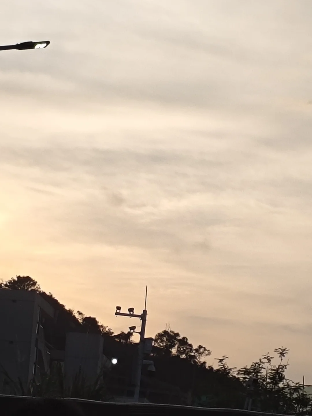 暮色四合，余晖是最好的滤镜。