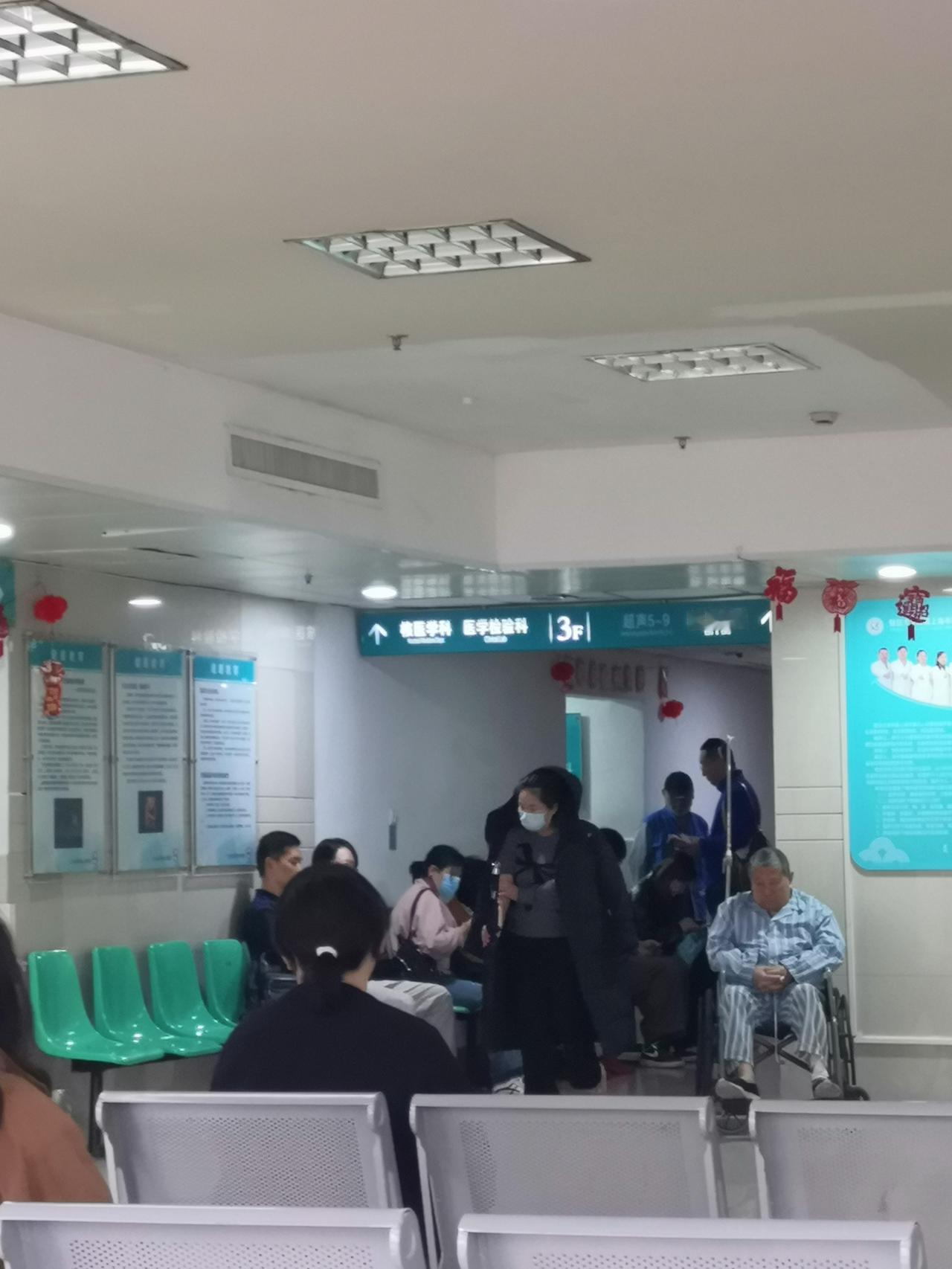 今天我又到医院来了，在排队等待做B超，心里还是很恐慌的，希望检查结果都好，菩萨保