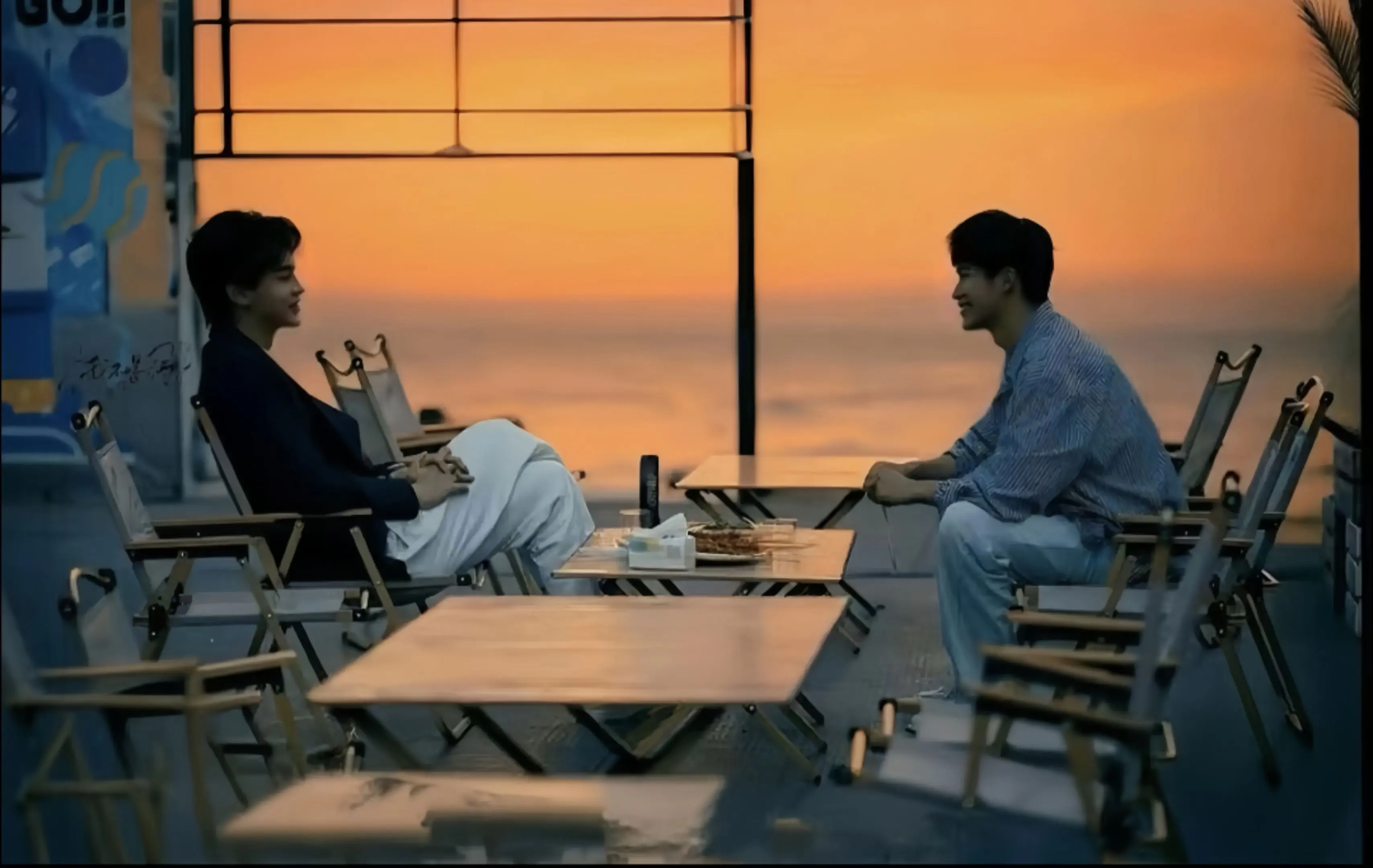 在夕阳下最后的拥抱