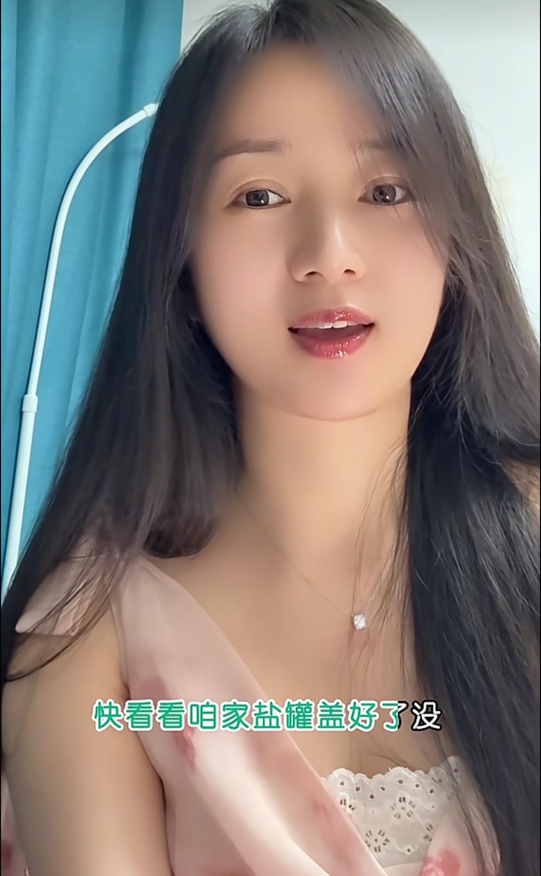 一个38岁的老光棍，经人介绍认识了一个女子，两人很快便成婚了。结婚当晚，光棍问女