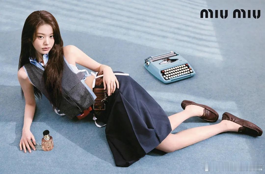 张元英出镜的第一支 Miu Miu 广告，是成衣线么？ 