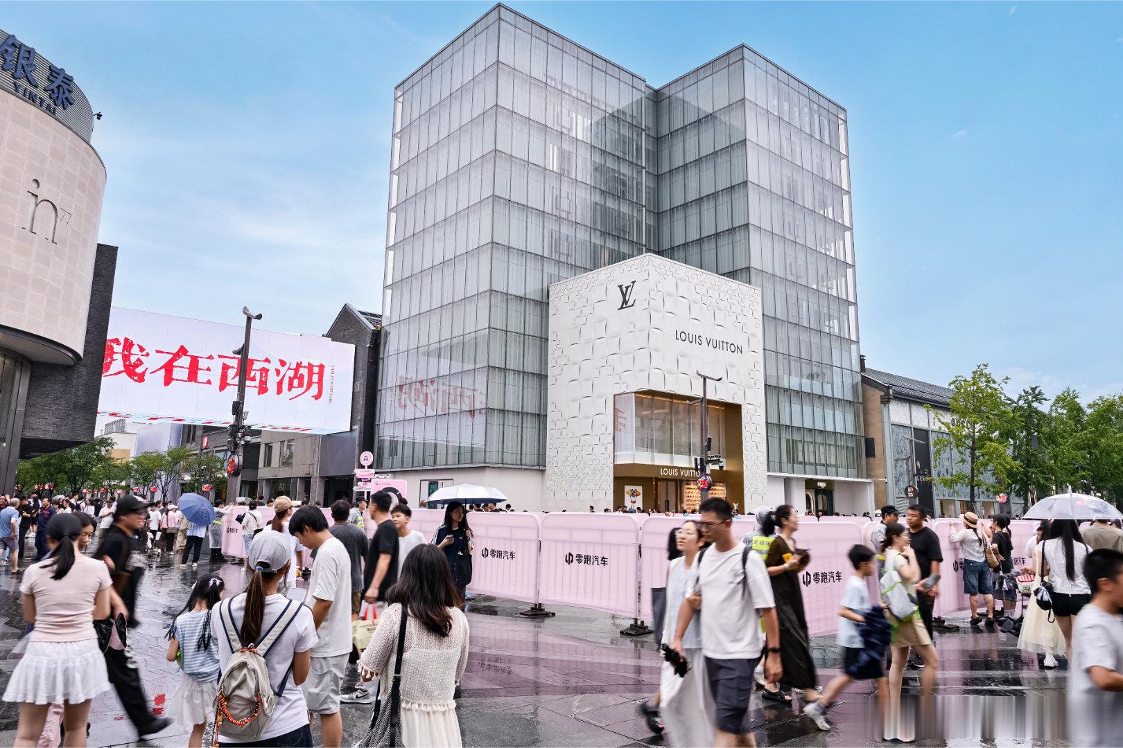 风雨暂缓上市 精彩绝不打折零跑A05 乘风登场 18:30西子湖畔 即将上市！天