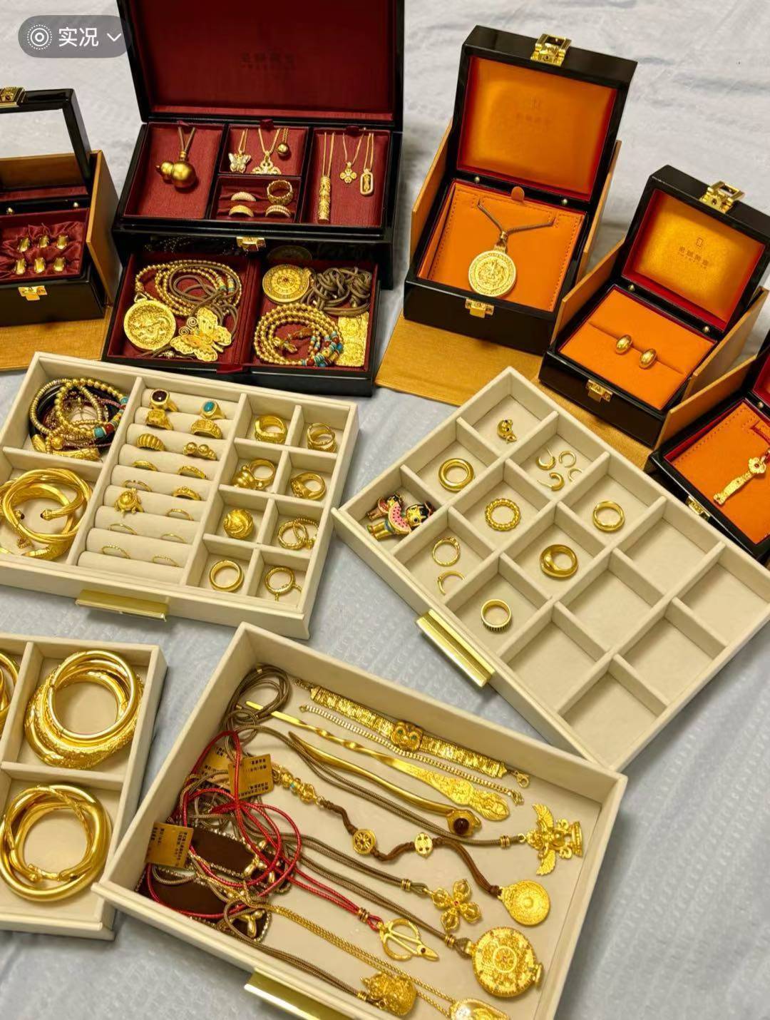 金价暴涨第一批受害者出现讲真的金价的暴涨我一直都觉得不是什么好事，只能说钱越来越