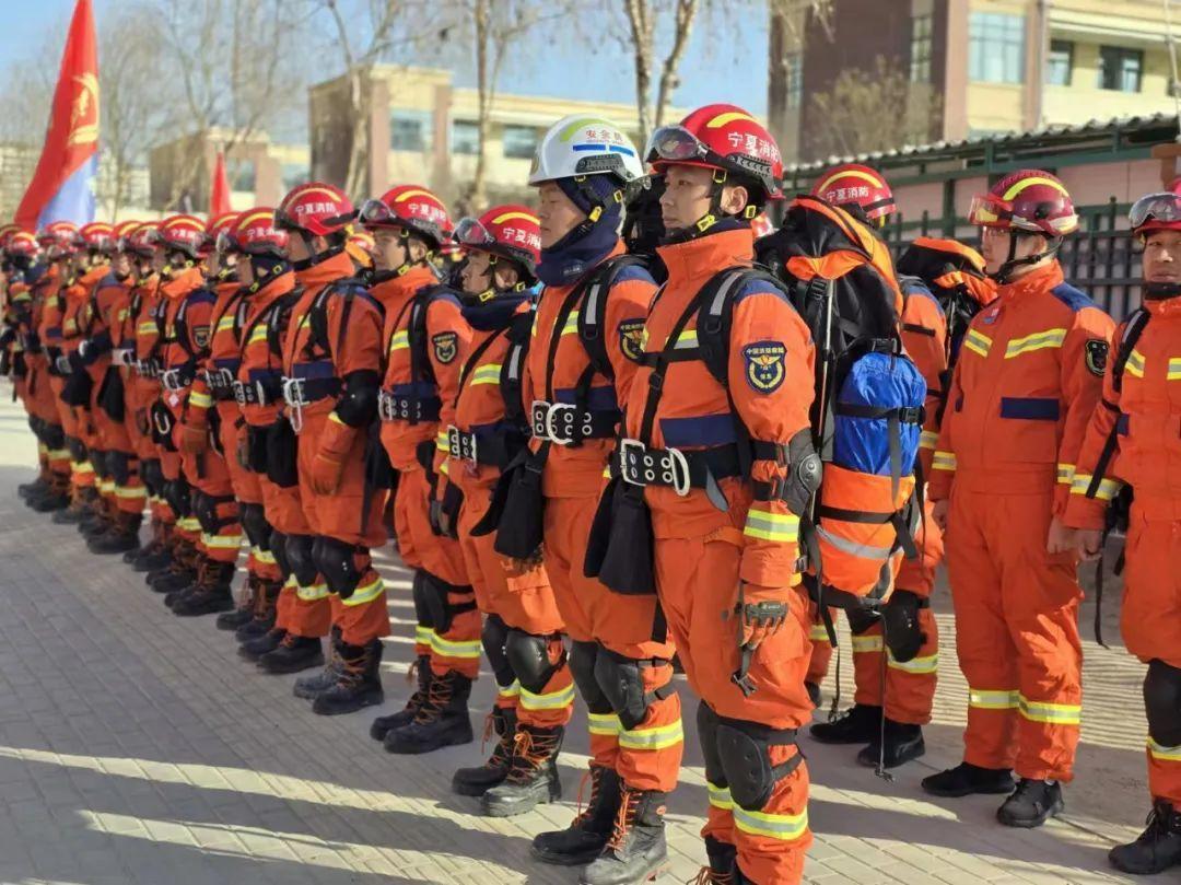 每当灾难发生，他们就义无反顾地冲向危险的前线，向伟大的消防员致敬！愿大家都平安！