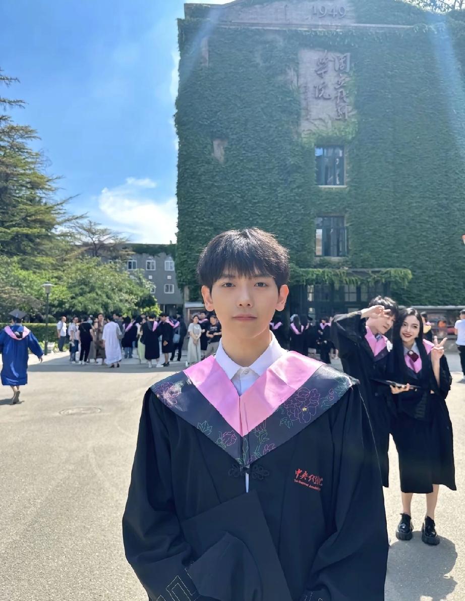 传熙居然还演过张艺谋的电影，太厉害了！可见一切的成功，都来源于努力！可能大多数人