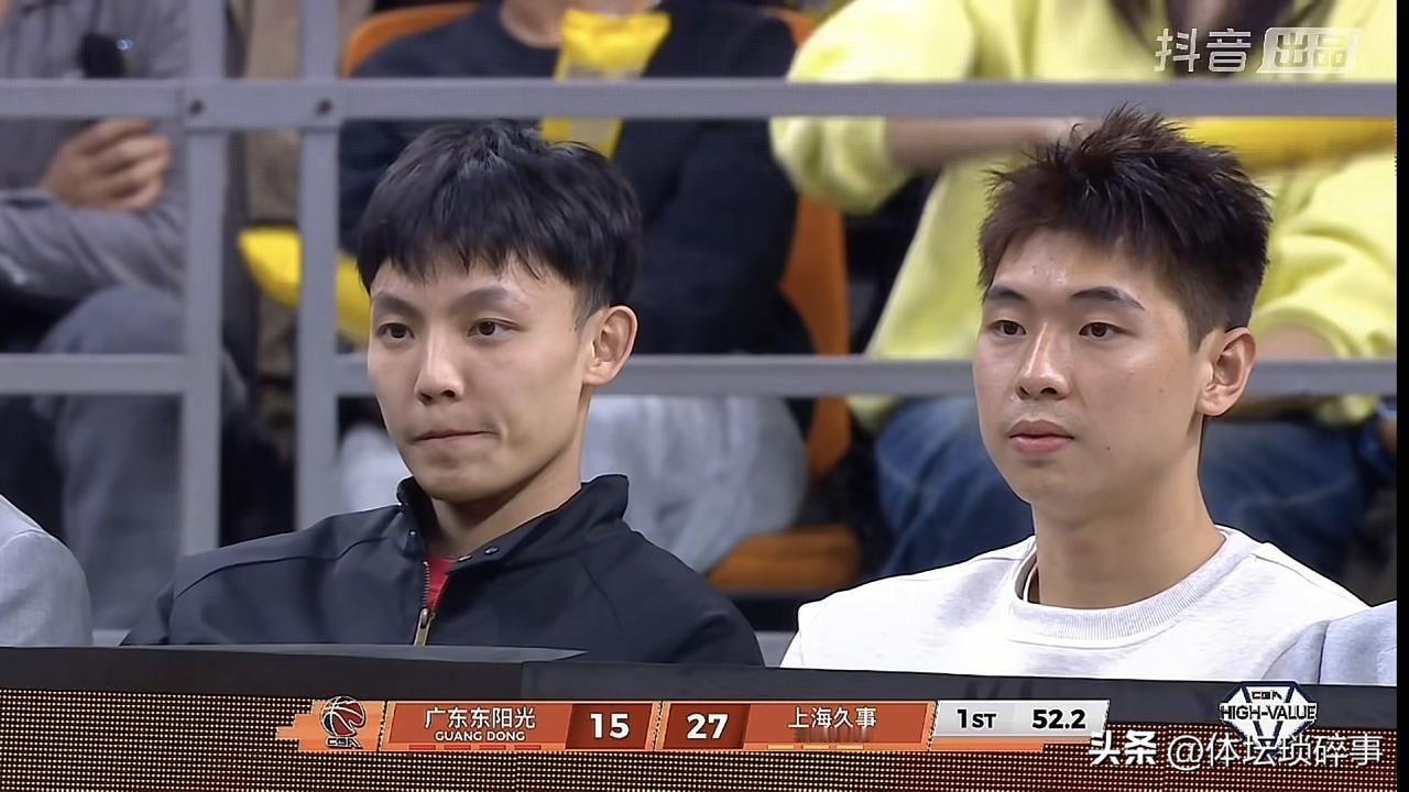 两连败！84-94 ，广东再负上海，场下坐着的徐杰，崔永熙，麦考尔，朱总脸色沉重