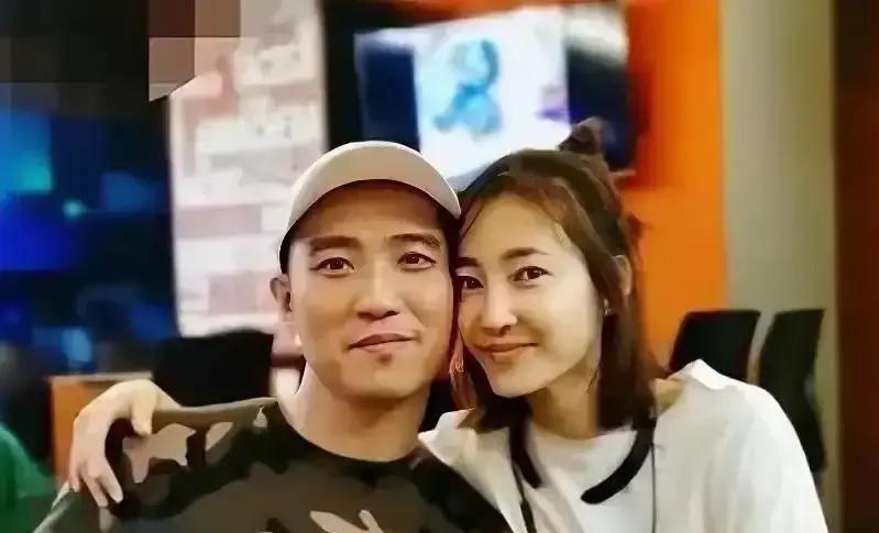 13.9亿窟窿，她靠3分钟短剧填
 
詹某判无期那天，法院把王丽坤名下两套北京豪