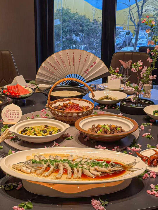 🌸《带北方客户赏樱宴客被狂夸！武汉这家餐厅