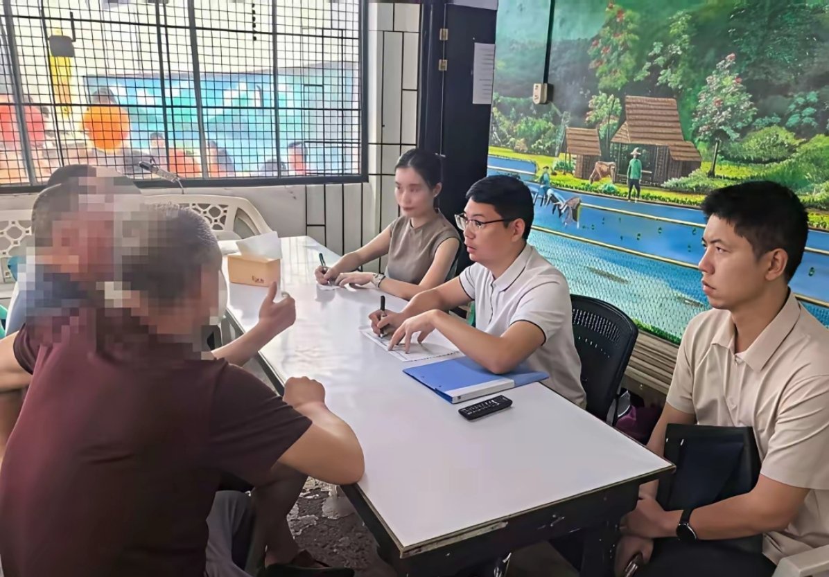 菲律宾军队突袭华裔工厂，现场抓捕69名中国人，中使馆仅被允许探视。（新京报） 