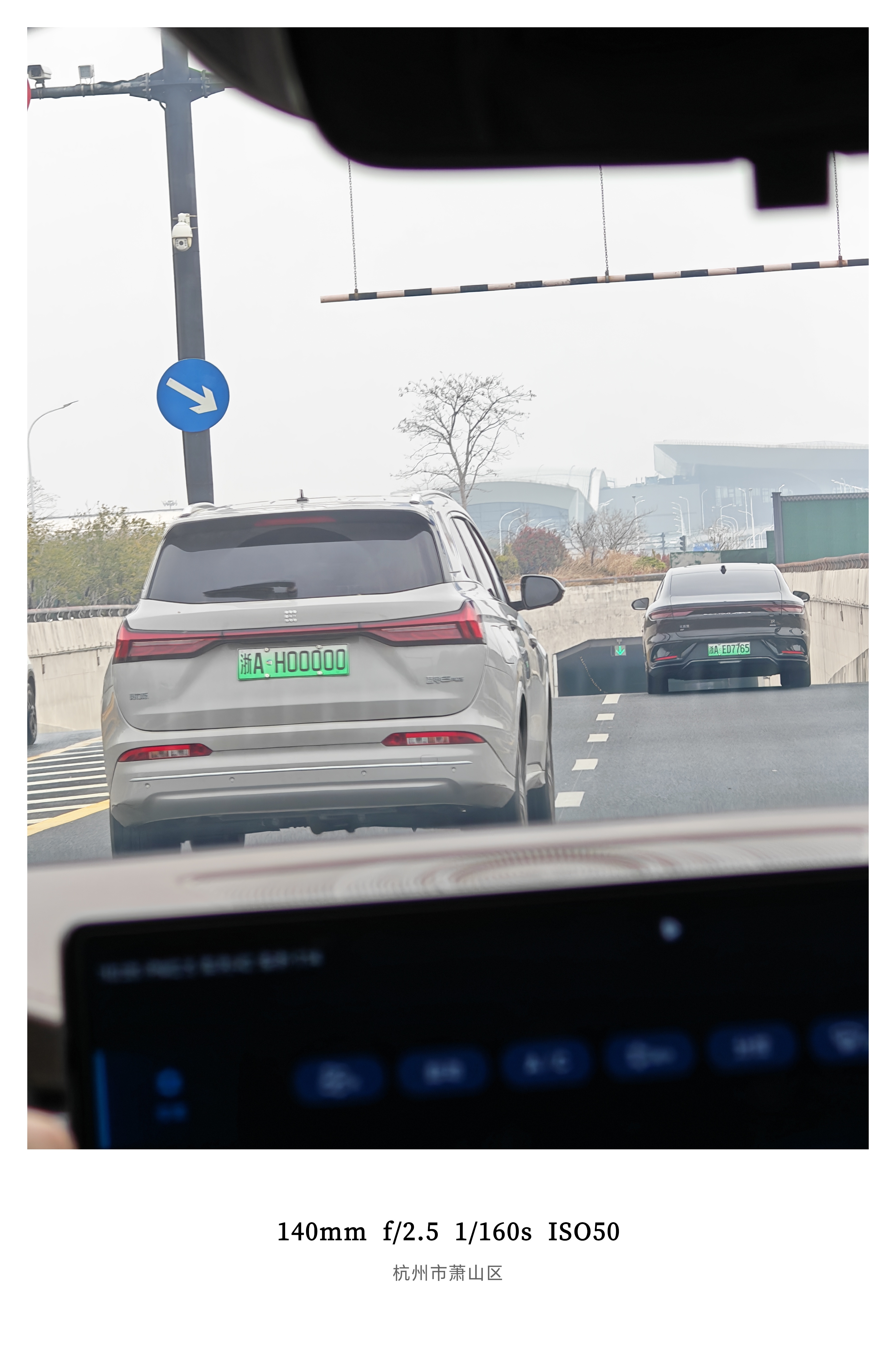 路上偶遇一辆车牌5个0的靓号跟我理想L8上的车牌异曲同工想当年50选一还能出奇迹