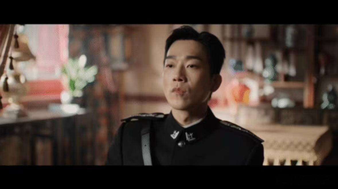 马思超微表情刻画元鸿内心戏 外冷内热的元鸿太考验演技，马思超靠眼尾泛红、呼吸微滞