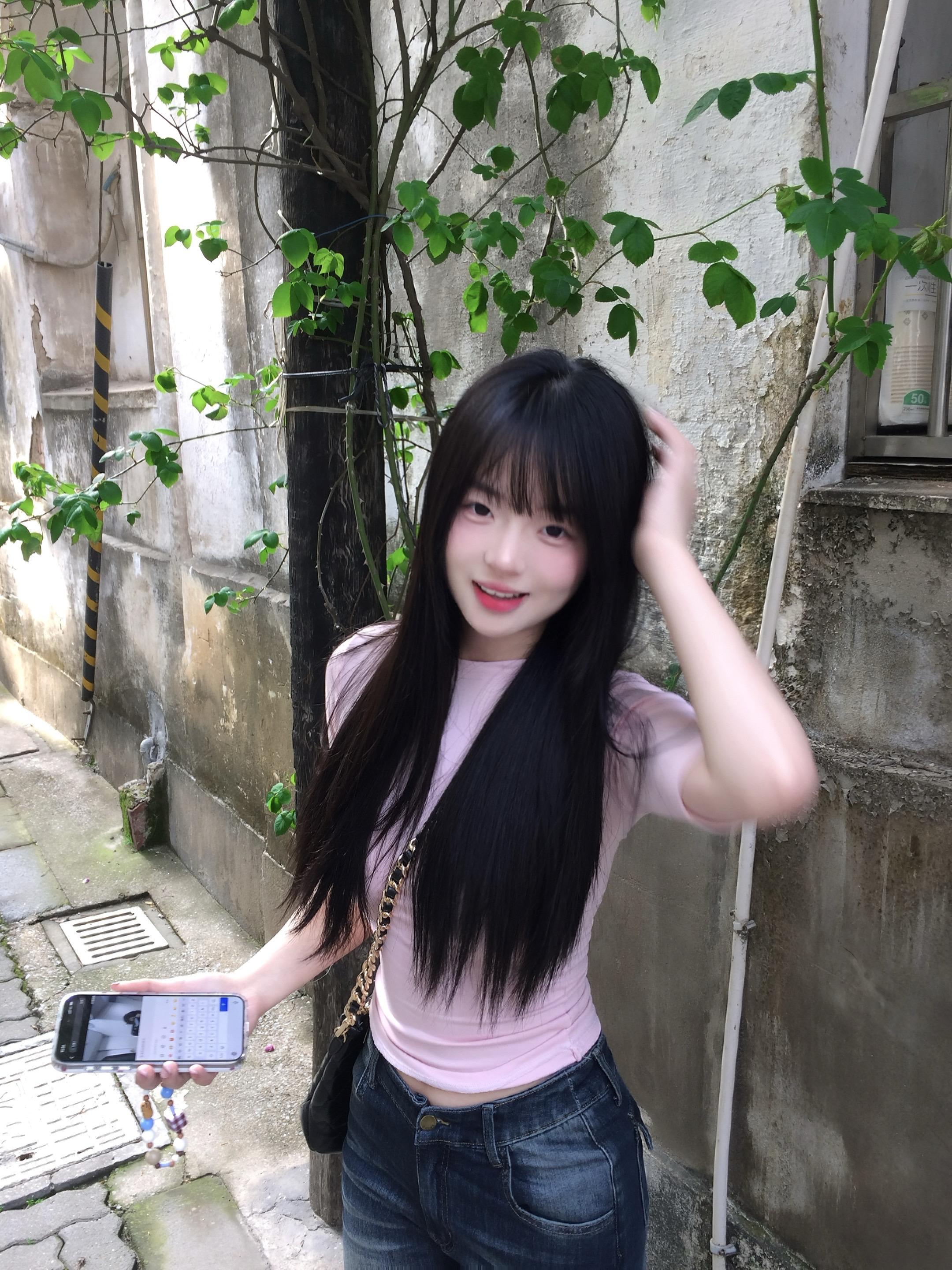 你明媚的眼角 是触动我心间的第一缕春水