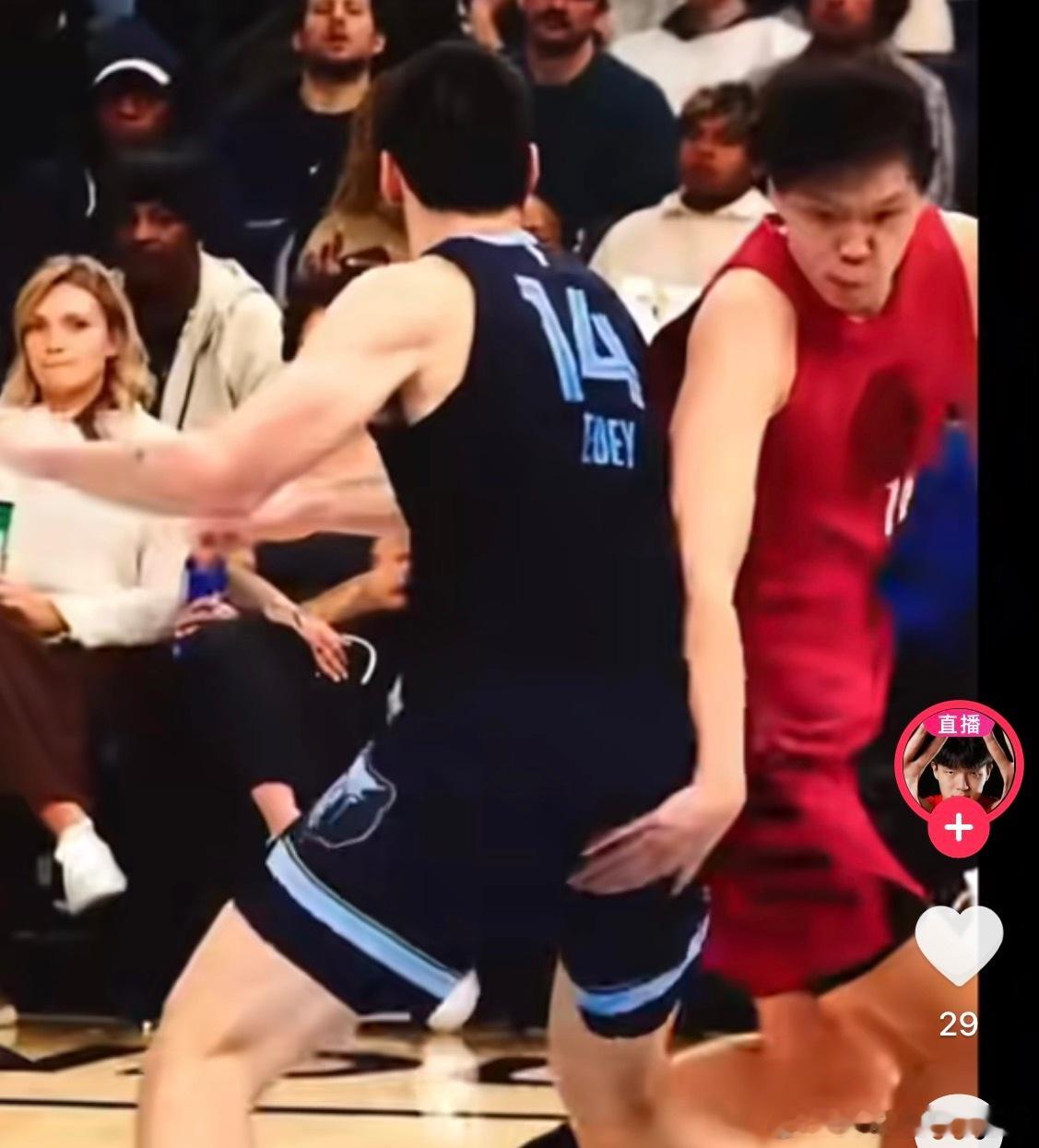 杨瀚森这个手….杨瀚森转身暴扣