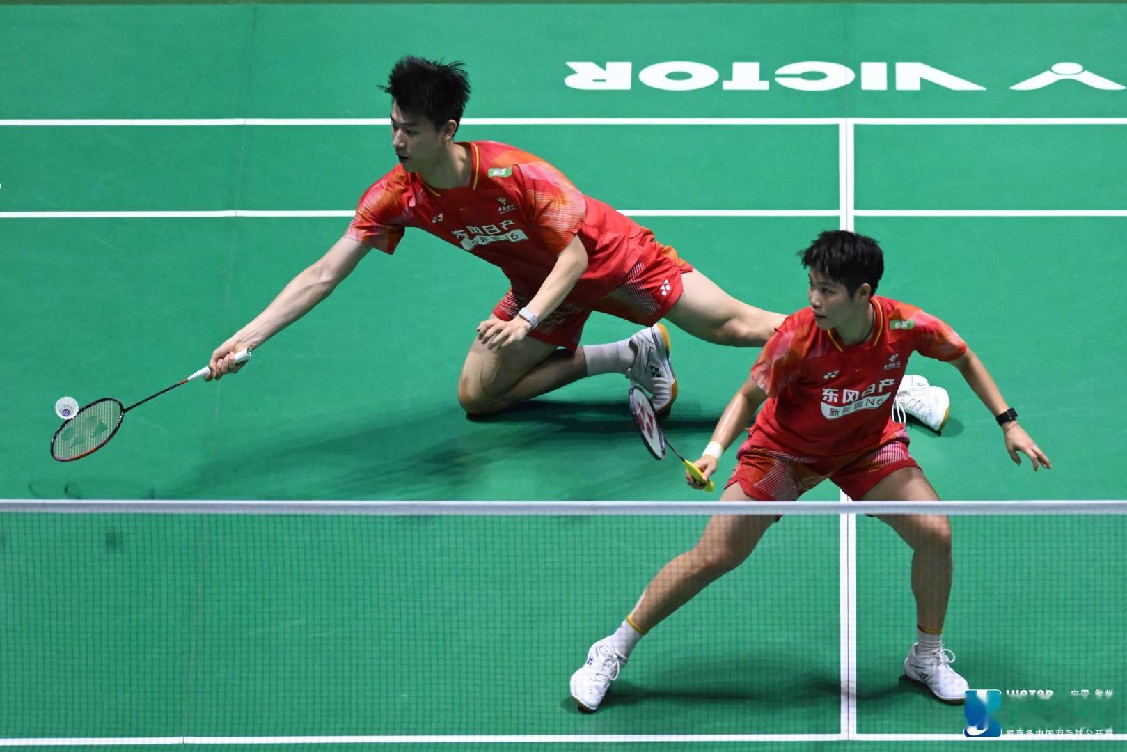 凤凰📷cr：赛事组委会凤凰组合晋级中公决赛 威克多中国羽毛球公开赛 中国羽毛球