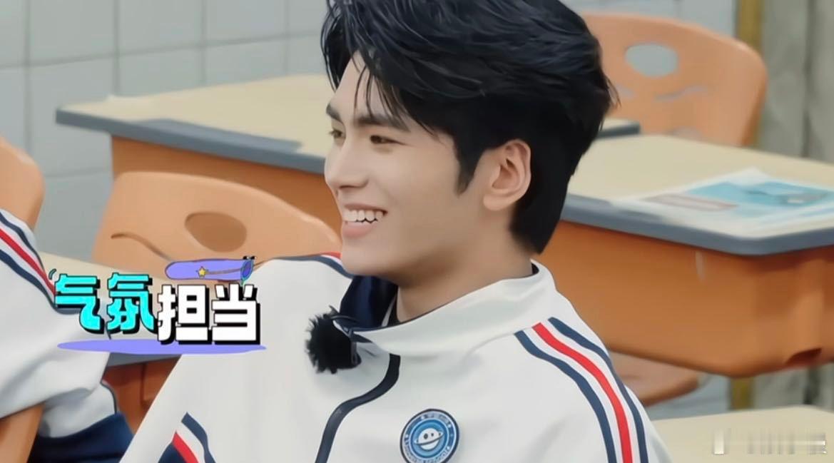 沈月 邵子恒是外国人吗沈月看呆发问国籍，连韩国选秀都被夸帅到不像一个图层，殊不知