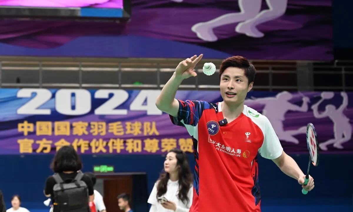 4月28日消息，2024汤尤杯在成都高新体育中心正式开赛，中国男队在下午的汤姆斯