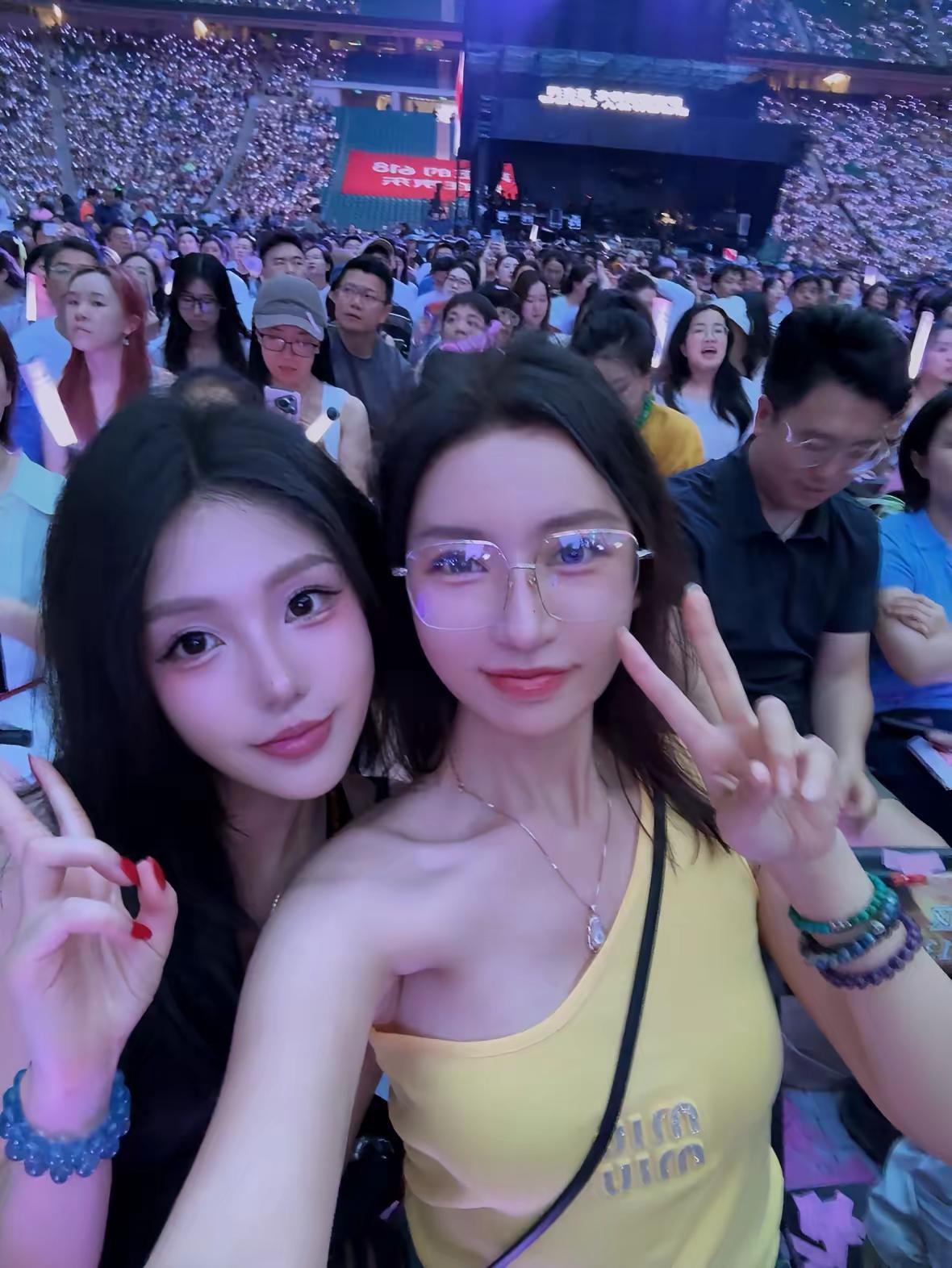 夏天会周而复始，该相逢的人会再相逢。 我的好朋友们@昆西西 @拉维纳 @Dian
