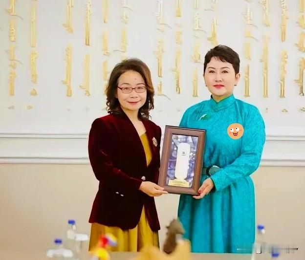 蒙古国外长巴·巴特策策格于07月21日会见了即将结束任期、离任回国的中国驻蒙古国