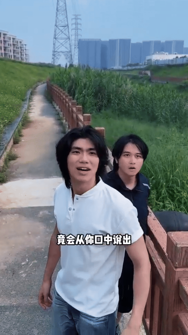 谁说高光只能属于职业选手？瓦手玩家自己用剪辑给自己的操作加冕。拉枪线、逆天预判，