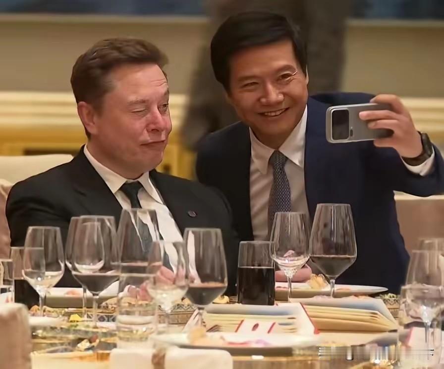 如何把自己打扮成科技领导者呢？
那就是找科技领导者合影！

董明珠的话再次全部应