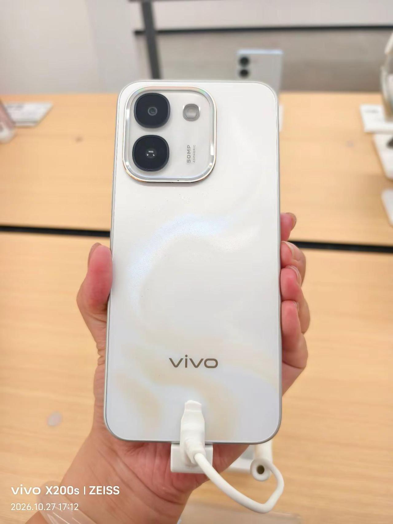 y600