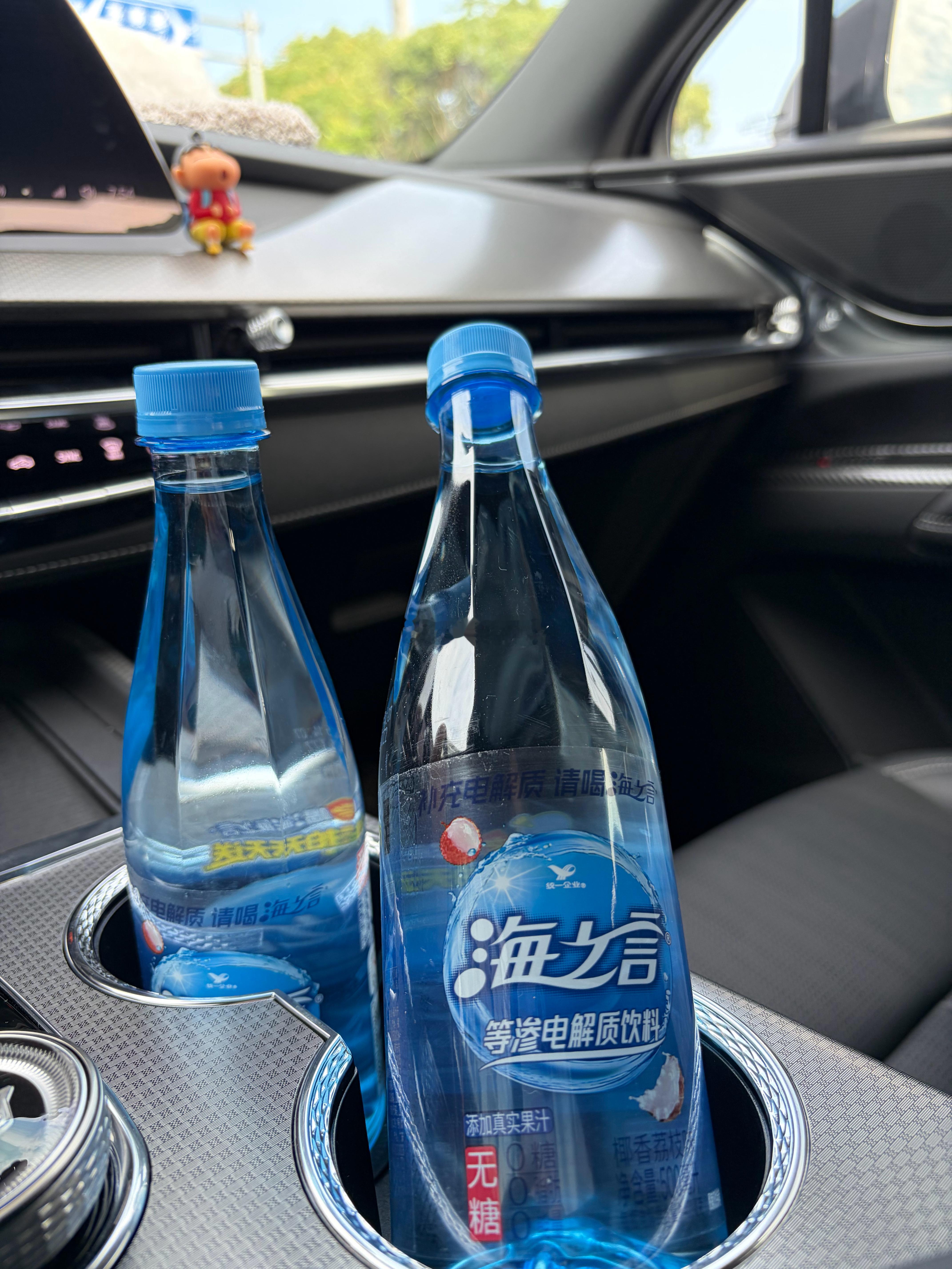 逛古镇逛到满头大汗，尝试了下海之言新品！入口是很清新的荔枝甜，尾调带着淡淡的椰香