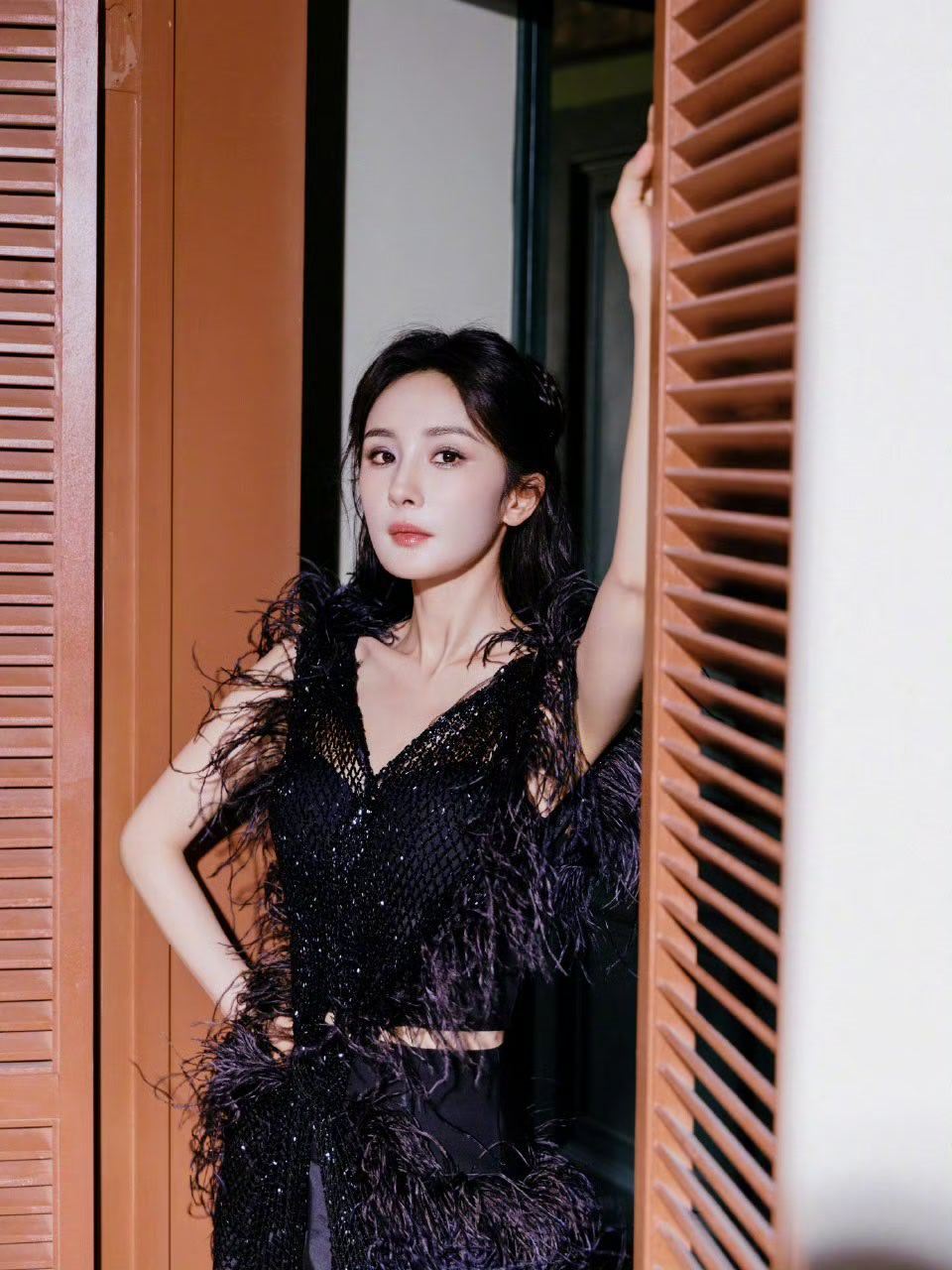 四大顶流花旦黑色高定礼服造型一览，杨幂、杨颖Angelababy、迪丽热巴、鞠婧