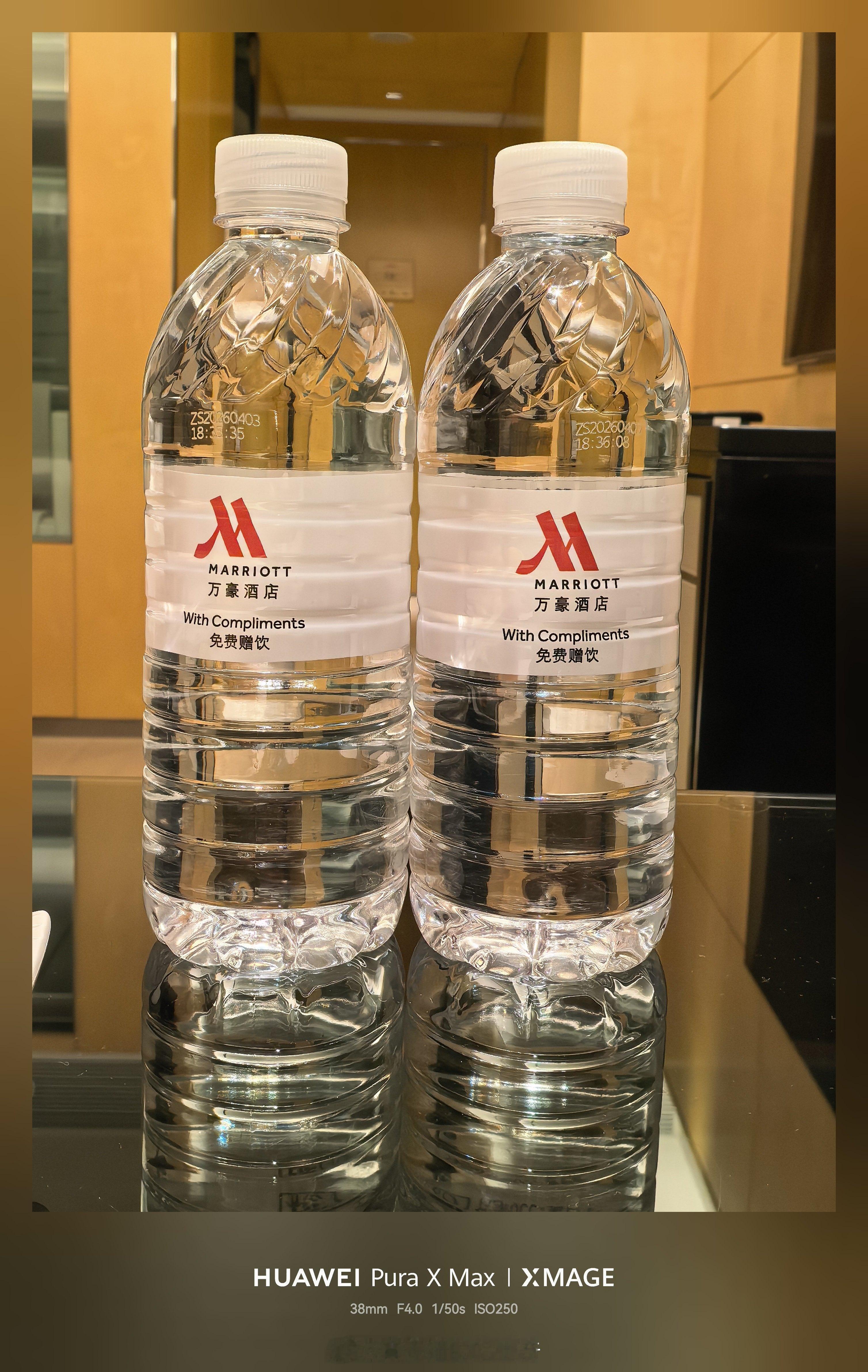 万豪这种豪华酒店呼叫前台都是AI接电话了，送东西也是机器人了，都不肯让洗衣免费，