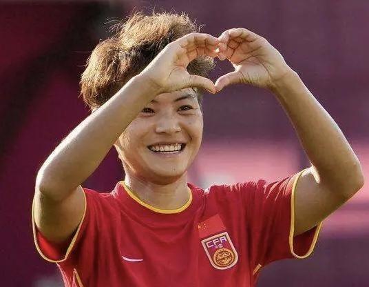 王霜、张睿建功，女足开门红，谁说不要明星、老将？
       曾经的女足主帅高