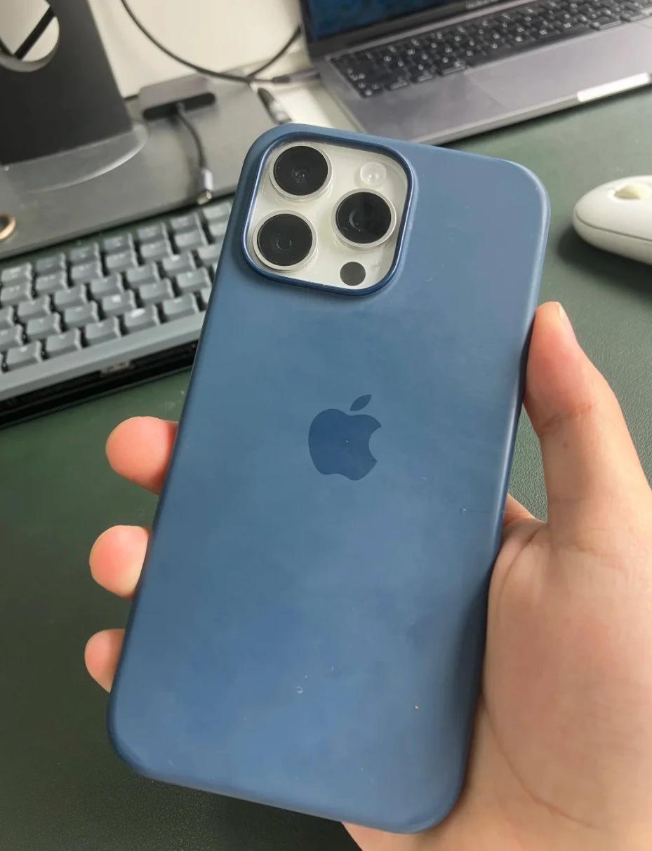 #你是直屏党还是曲屏党# 肯定是直屏，不然我为什么会选择iPhone15 Pro