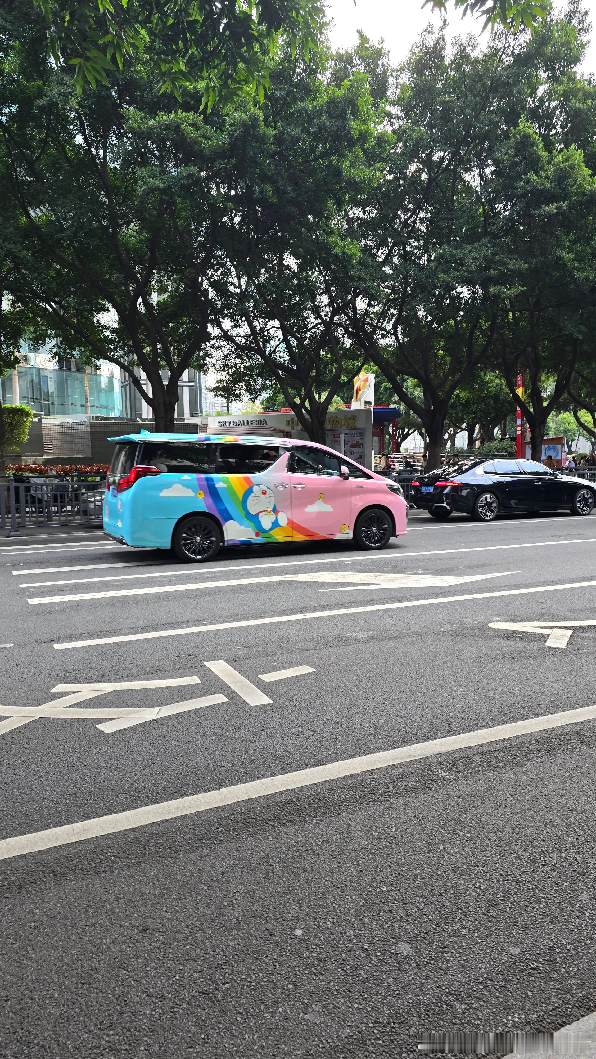 贴这个涂装的埃尔法真不少