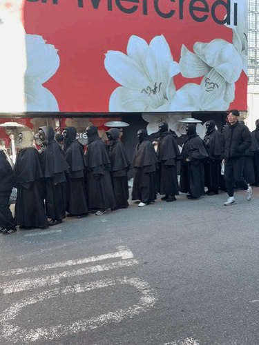 EXO粉丝线下回归宣传 偶遇EXO回归粉丝在圣水洞特别宣传活动✨ 