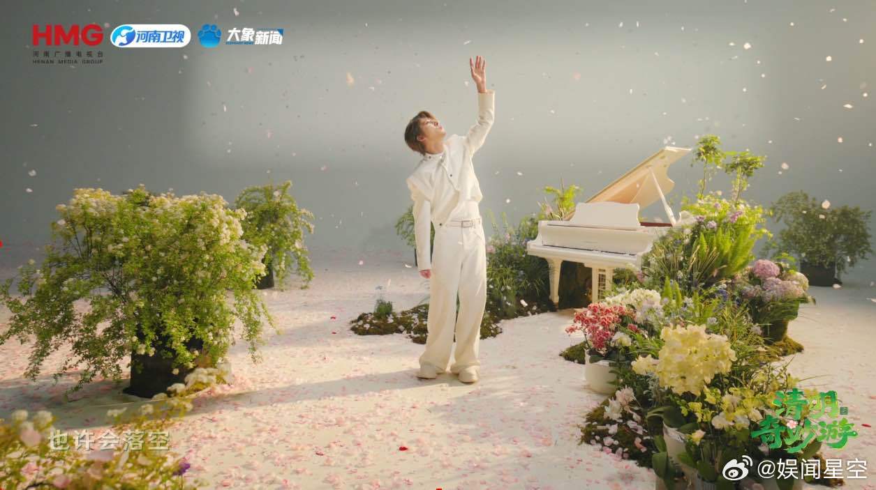 唐汉霄的歌词是我小小的铠甲唐汉霄《让我留在你身边》，温柔又有力量，像一件贴身铠甲