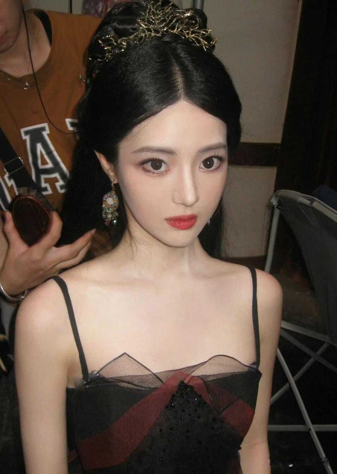 许荔莎聊天记录
女方硬刚于正晒聊天记录了，想到杨幂前两年在节目里问许凯喜欢什么类