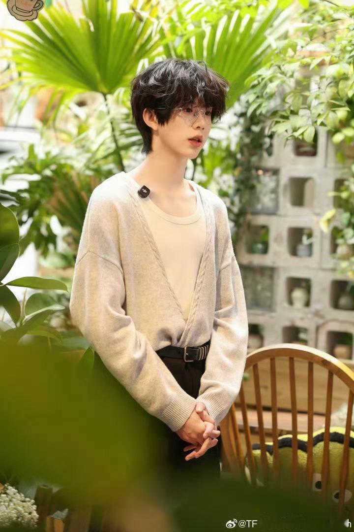 梦幻联动！袁娅维关注陈奕恒