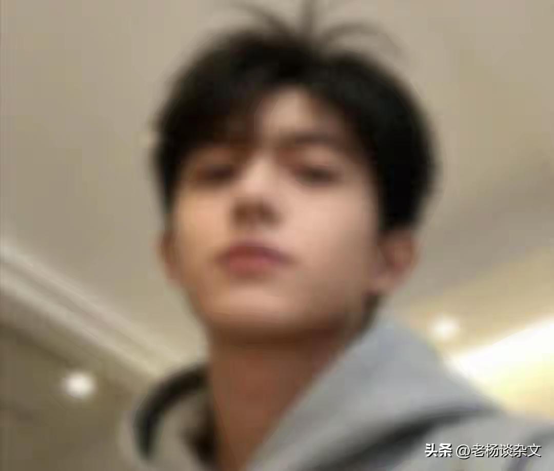 云南小伙省下救命钱为妈妈治病，他安祥地走了

正值农历正月初二，窗外阳光明媚，屋