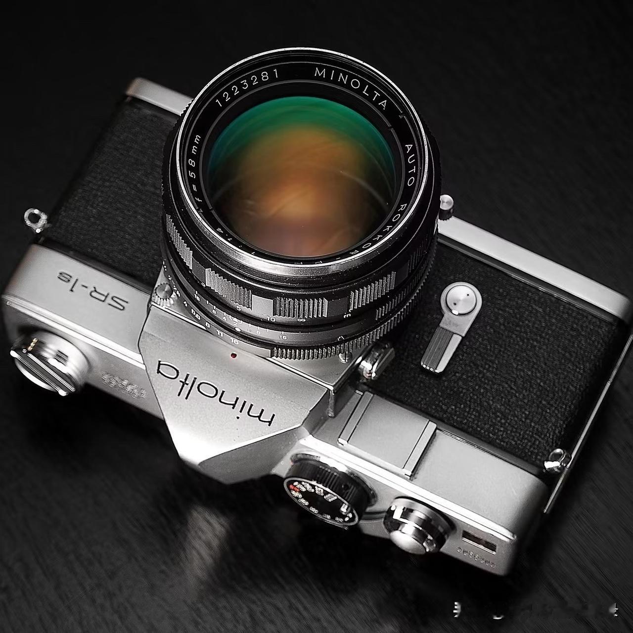 优雅的日本美能达Minolta SR-1s单反相机

图中的这款SR-1s单反，