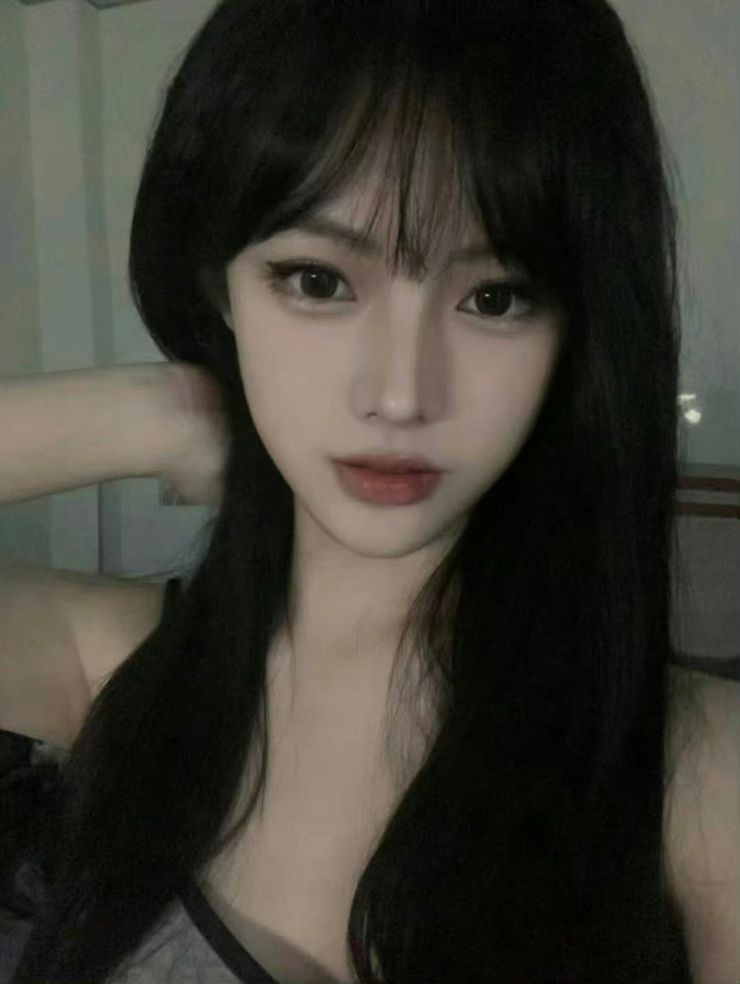 全世界都在告诉你，要好好爱自己，唯独你不肯爱自己。
奥黛丽·赫本说“你不快乐，是