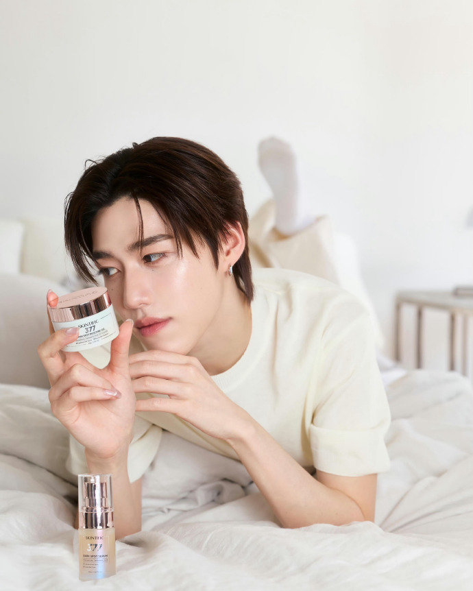 【明星】ppkritt 林祎凯 Skintific 宣传新片，清俊慵懒的少年，怎