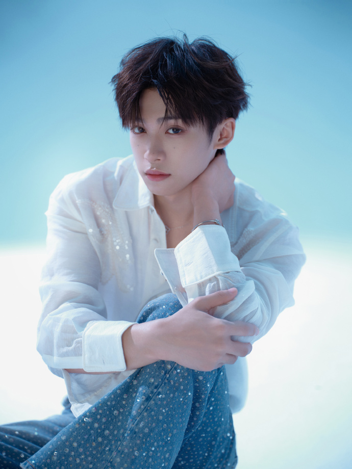 梓渝7月最受欢迎男明星top1 zy 梓渝恭喜以30w+的影响力指数再度拿下煮娱