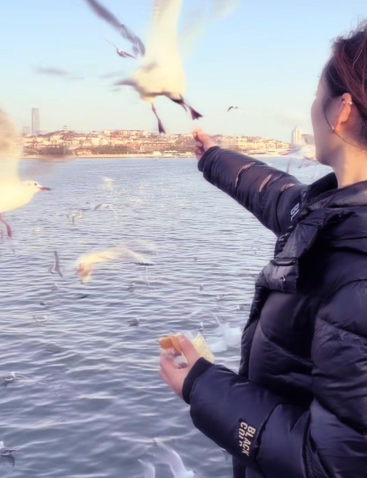 陈亚男离开其实选择是对的，爱情不能夹带过多附加分。

虽然日子能安逸，但一生只有