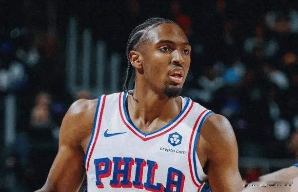 封神之夜！马克西54+5+9创历史，15场500+100助成控卫最快
 
加时对