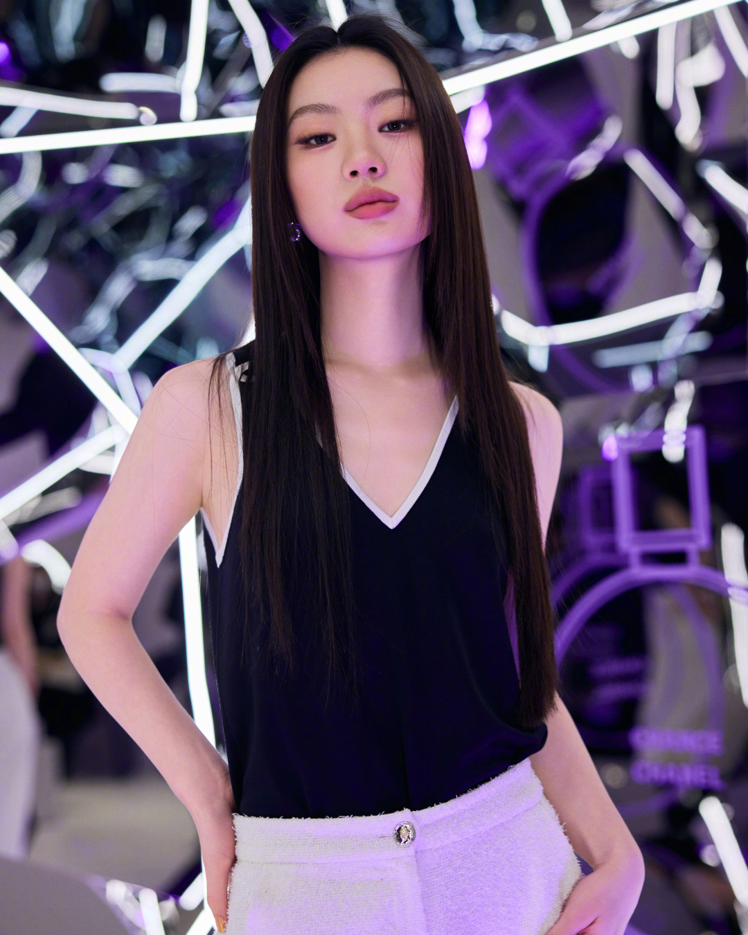 香奈儿CHANCE幸运连连香奈儿紫色邂逅梦幻香水 ，契合品牌勇敢追爱的浪漫调性 