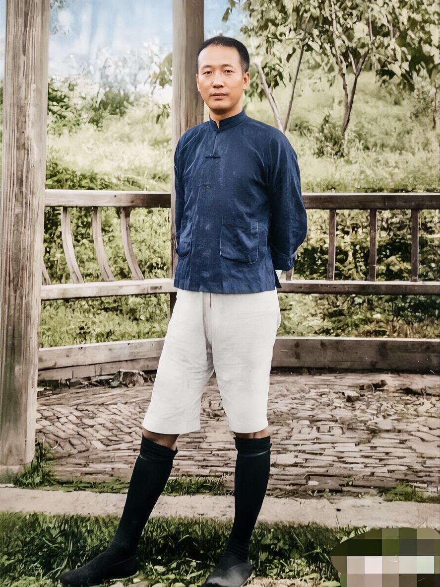 1935年6月18日，福建长汀，瞿秋白即将被杀害前的遗容。照片中，他非常从容，如