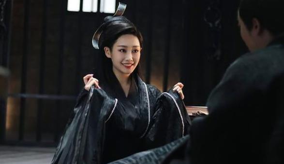 《庆余年》是一部充满了中国古代武术与仙侠元素的电视剧，它成功地将这两个看似不相关