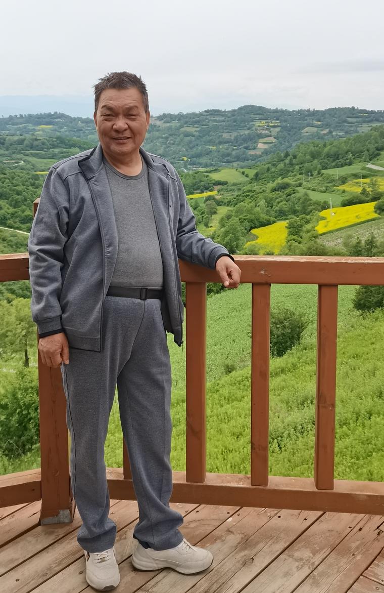特朗普重返白宫后，中东这盘棋越下越死。嘴上喊着“极限施压”，手里却连个像样的台阶